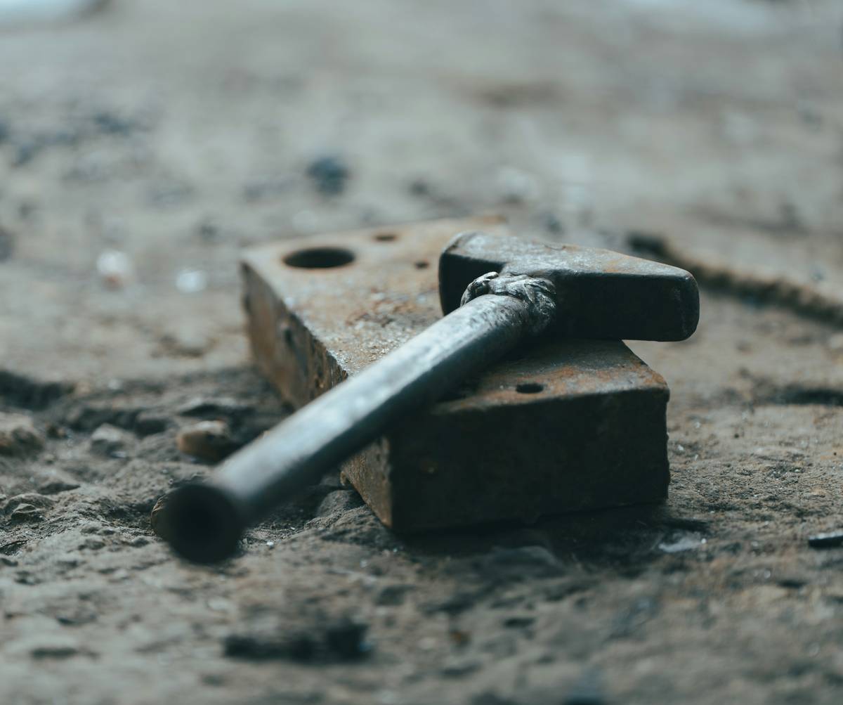 Modded hammer tool in minecraft breaking multiple blocks at once