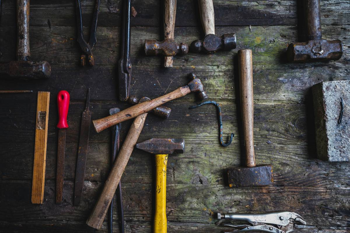 Infographic showing 7 common hand hammers: claw, ball-peen, sledge, dead blow, tack, drywall, and engineer's hammer with labels for head weight, handle material, and primary use case
